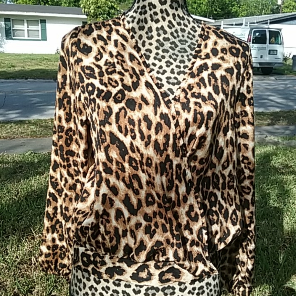 NWT HONEY peace Leopard Print Top Blouse Size L